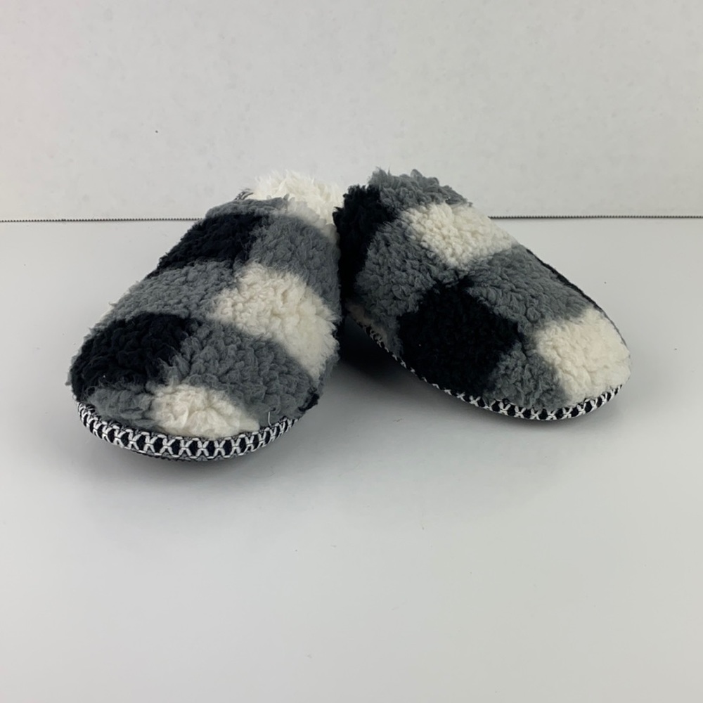 Size 6 Black Plaid MUK LUKS Faux Shearling Scuff Slippers